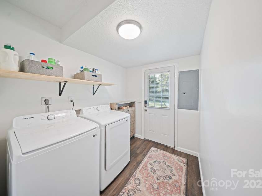 5703 Valley Field Road, Hickory, NC 28602.  MLS# CAR4287842, YatesRealty ID 34524. 