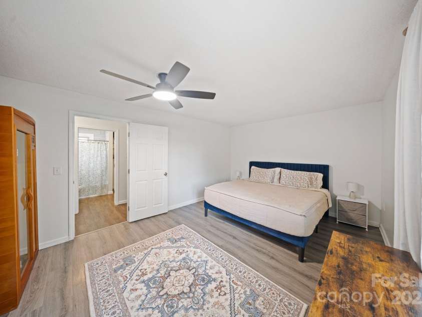 5703 Valley Field Road, Hickory, NC 28602.  MLS# CAR4287842, YatesRealty ID 34524. 