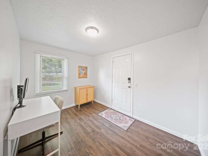 5703 Valley Field Road, Hickory, NC 28602.  MLS# CAR4287842, YatesRealty ID 34524. 