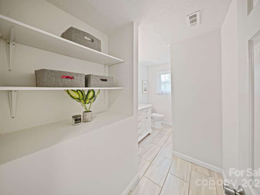 5703 Valley Field Road, Hickory, NC 28602.  MLS# CAR4287842, YatesRealty ID 34524. 