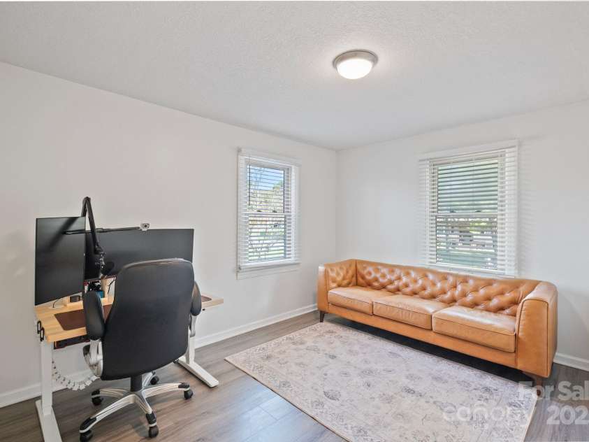 5703 Valley Field Road, Hickory, NC 28602.  MLS# CAR4287842, YatesRealty ID 34524. 