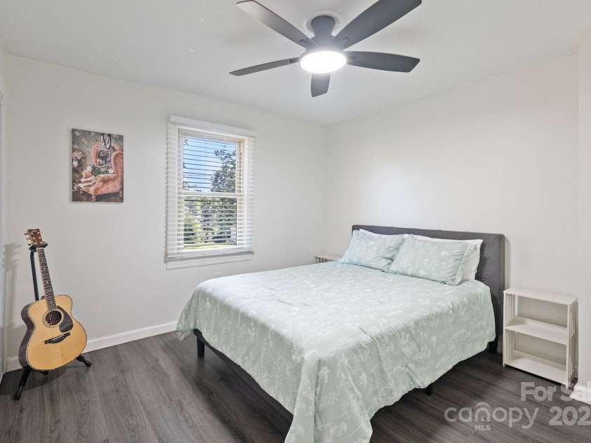 5703 Valley Field Road, Hickory, NC 28602.  MLS# CAR4287842, YatesRealty ID 34524. 