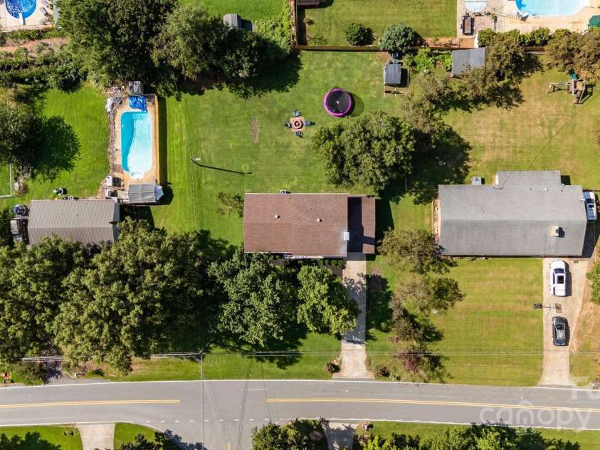 5703 Valley Field Road, Hickory, NC 28602.  MLS# CAR4287842, YatesRealty ID 34524. 