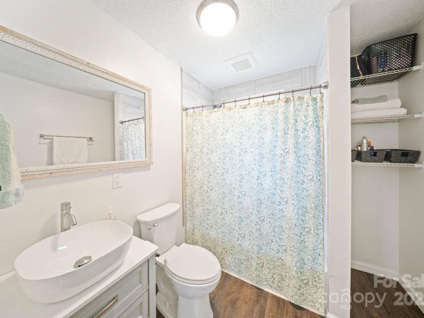 5703 Valley Field Road, Hickory, NC 28602.  MLS# CAR4287842, YatesRealty ID 34524. Primary Bedroom