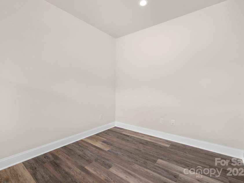 16321 Riverpointe Drive, Charlotte, NC 28278.  MLS# CAR4294866, YatesRealty ID 34525. 
