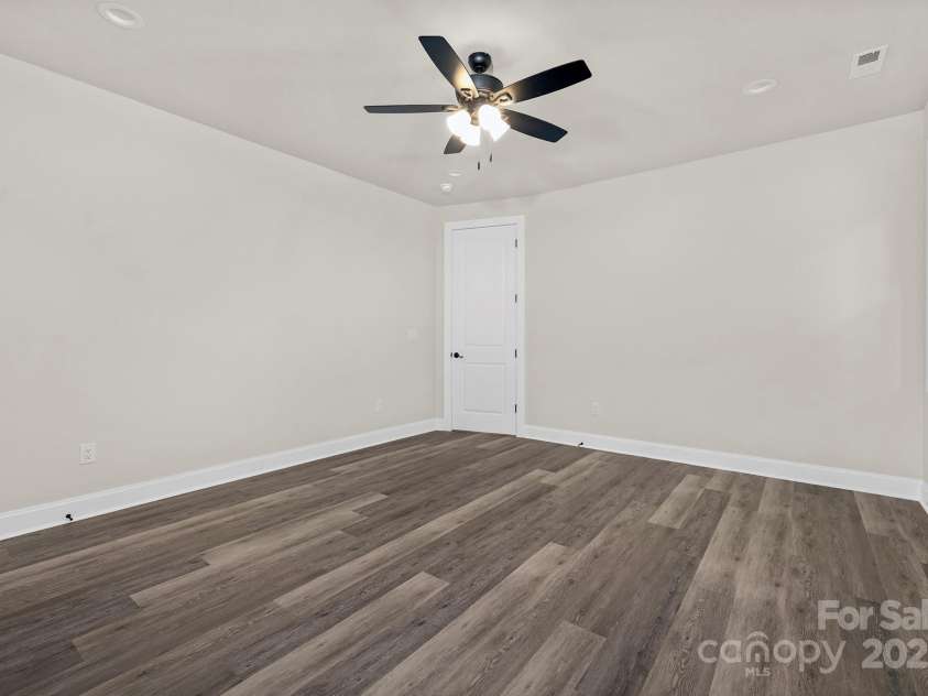 16321 Riverpointe Drive, Charlotte, NC 28278.  MLS# CAR4294866, YatesRealty ID 34525. 