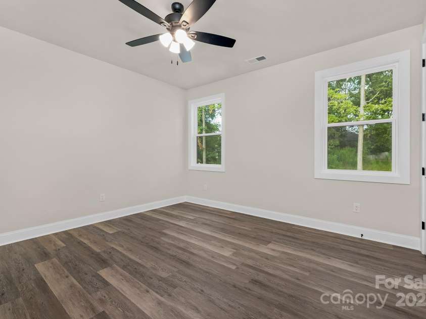 16321 Riverpointe Drive, Charlotte, NC 28278.  MLS# CAR4294866, YatesRealty ID 34525. 