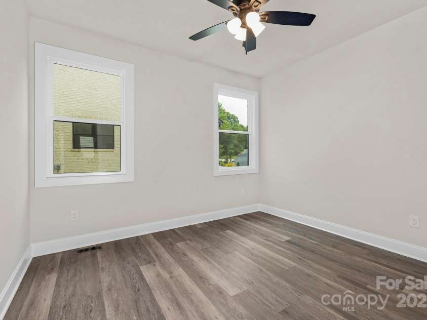 16321 Riverpointe Drive, Charlotte, NC 28278.  MLS# CAR4294866, YatesRealty ID 34525. 