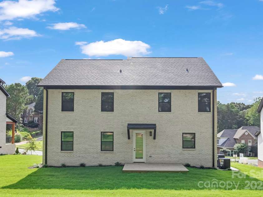 16321 Riverpointe Drive, Charlotte, NC 28278.  MLS# CAR4294866, YatesRealty ID 34525. 