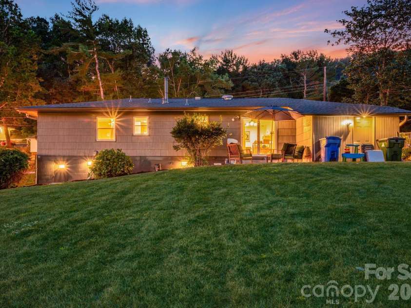 5 Hillview Road, Asheville, NC 28805.  MLS# CAR4397992, YatesRealty ID 34525. 