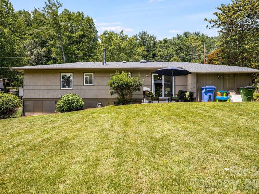 5 Hillview Road, Asheville, NC 28805.  MLS# CAR4397992, YatesRealty ID 34525. 