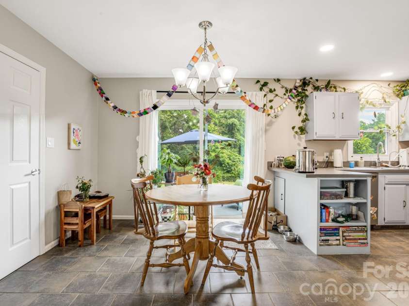 5 Hillview Road, Asheville, NC 28805.  MLS# CAR4397992, YatesRealty ID 34525. 