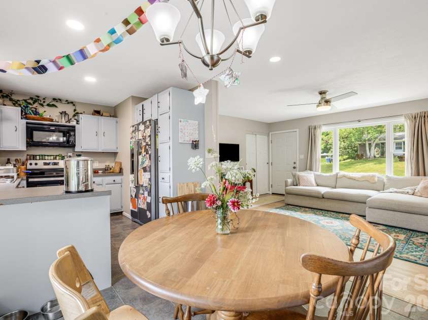 5 Hillview Road, Asheville, NC 28805.  MLS# CAR4397992, YatesRealty ID 34525. 
