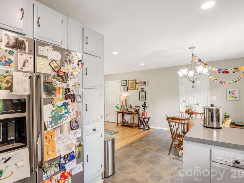 5 Hillview Road, Asheville, NC 28805.  MLS# CAR4397992, YatesRealty ID 34525. 