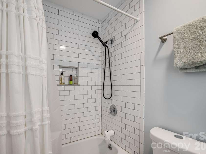 5 Hillview Road, Asheville, NC 28805.  MLS# CAR4397992, YatesRealty ID 34525. 