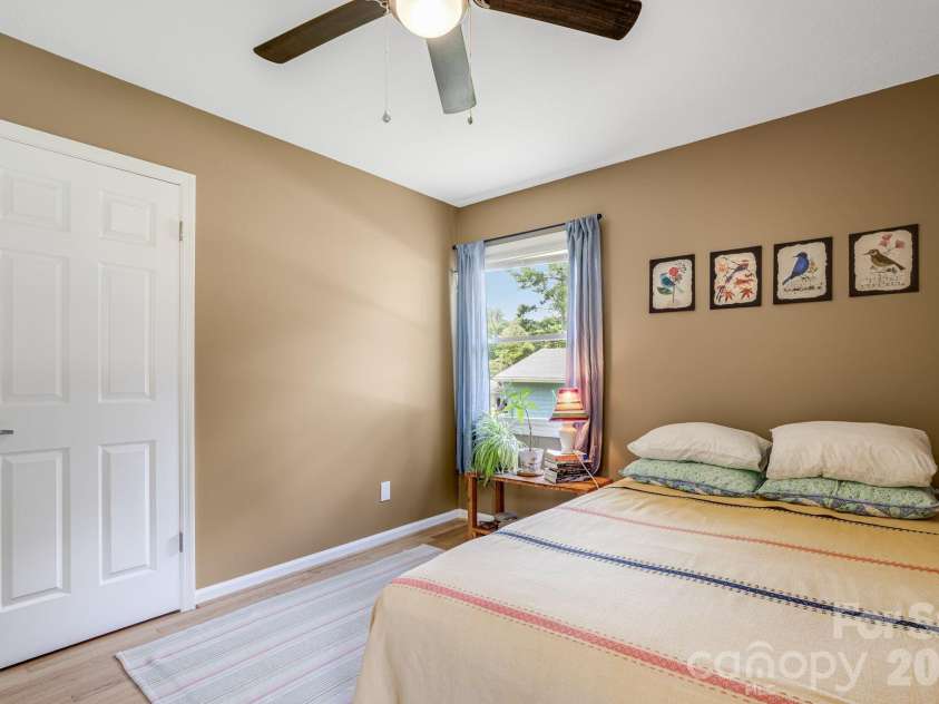 5 Hillview Road, Asheville, NC 28805.  MLS# CAR4397992, YatesRealty ID 34525. 