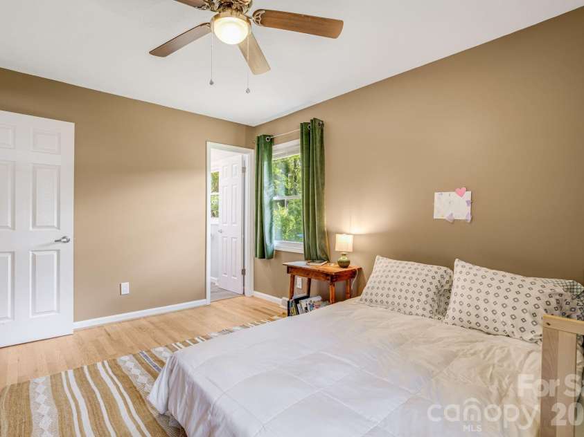 5 Hillview Road, Asheville, NC 28805.  MLS# CAR4397992, YatesRealty ID 34525. 