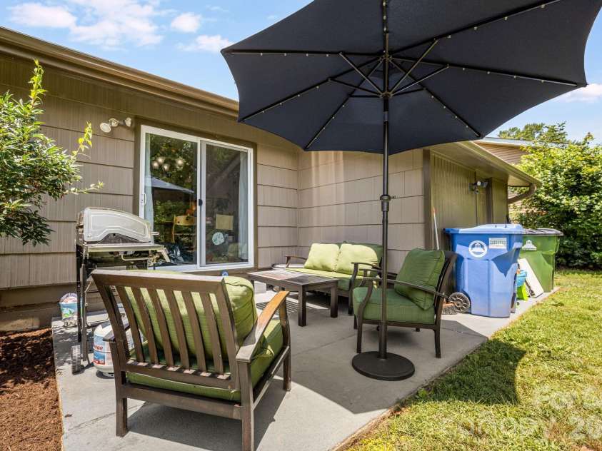 5 Hillview Road, Asheville, NC 28805.  MLS# CAR4397992, YatesRealty ID 34525. 