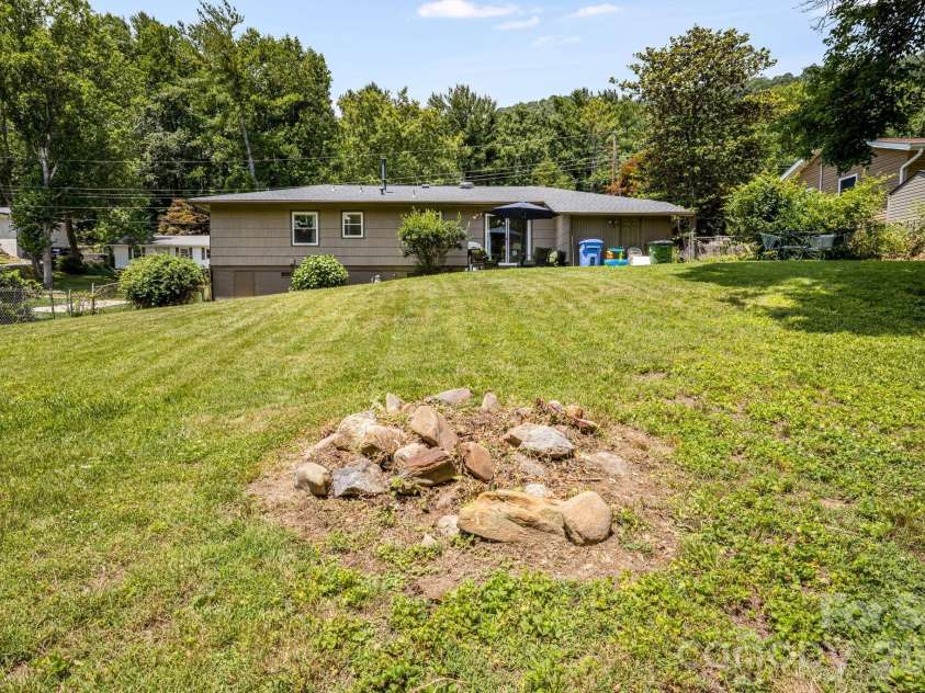 5 Hillview Road, Asheville, NC 28805.  MLS# CAR4397992, YatesRealty ID 34525. 