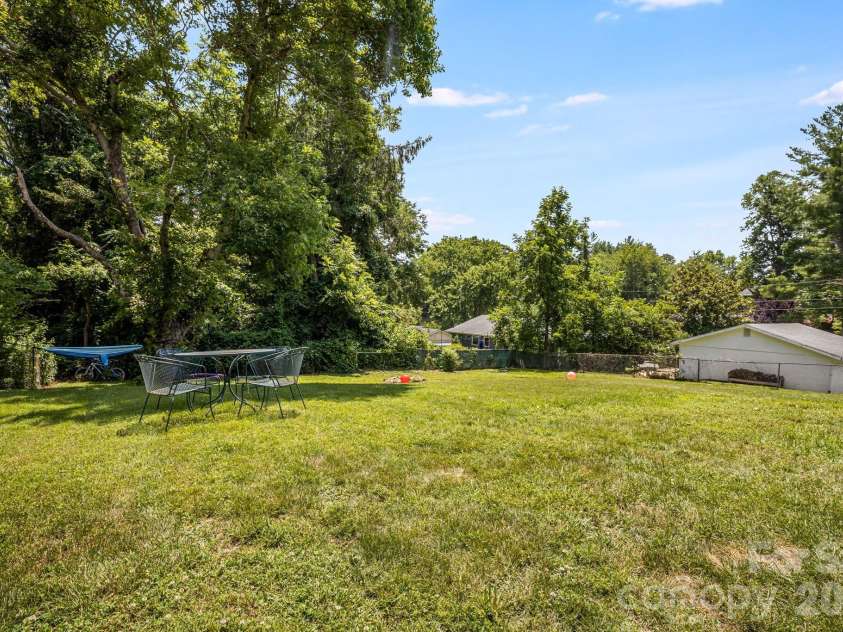 5 Hillview Road, Asheville, NC 28805.  MLS# CAR4397992, YatesRealty ID 34525. 