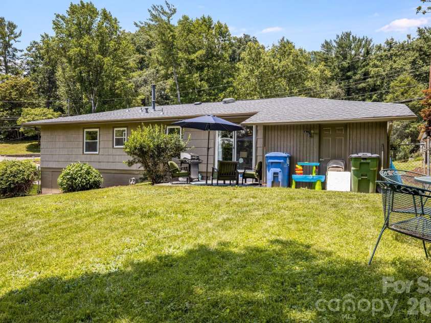 5 Hillview Road, Asheville, NC 28805.  MLS# CAR4397992, YatesRealty ID 34525. 