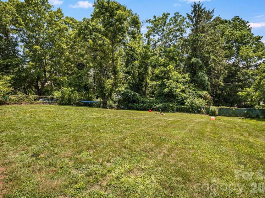 5 Hillview Road, Asheville, NC 28805.  MLS# CAR4397992, YatesRealty ID 34525. 