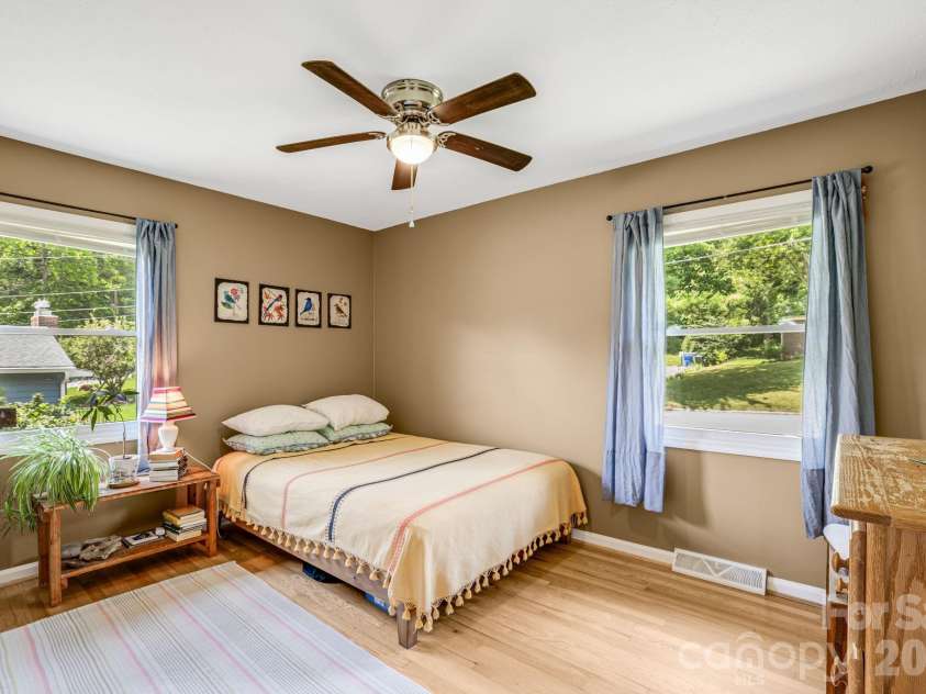 5 Hillview Road, Asheville, NC 28805.  MLS# CAR4397992, YatesRealty ID 34525. Bedroom 3