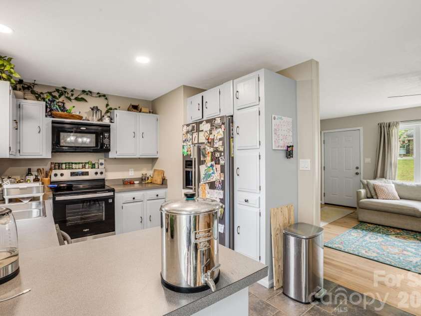5 Hillview Road, Asheville, NC 28805.  MLS# CAR4397992, YatesRealty ID 34525. Kitchen