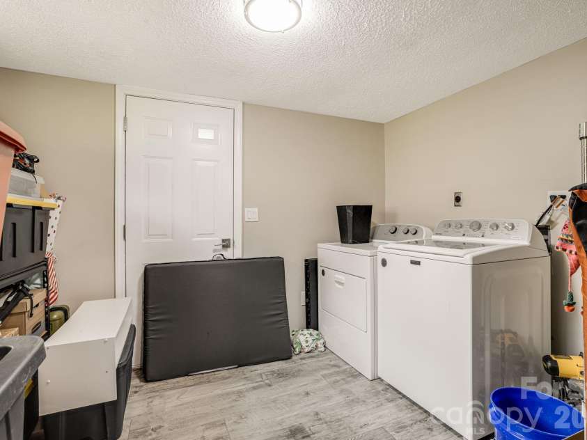 5 Hillview Road, Asheville, NC 28805.  MLS# CAR4397992, YatesRealty ID 34525. Laundry room
