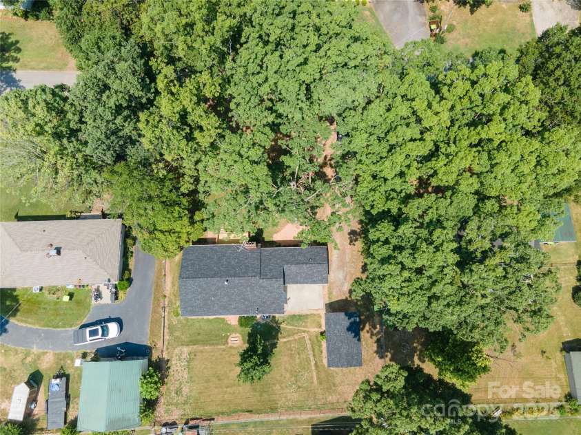 113 Oakleaf Drive, Landrum, SC 29356.  MLS# CAR4281500, YatesRealty ID 34526. 