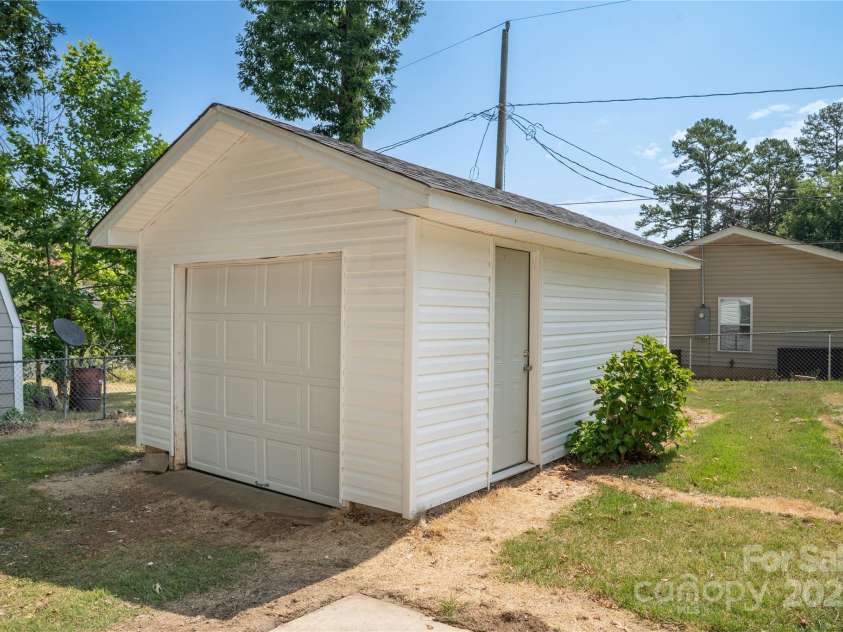 113 Oakleaf Drive, Landrum, SC 29356.  MLS# CAR4281500, YatesRealty ID 34526. 