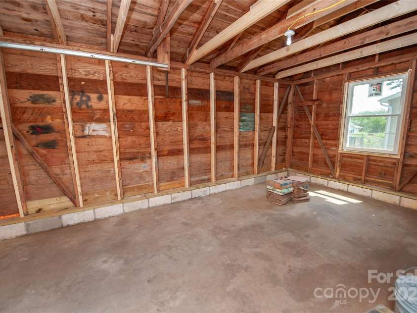113 Oakleaf Drive, Landrum, SC 29356.  MLS# CAR4281500, YatesRealty ID 34526. 