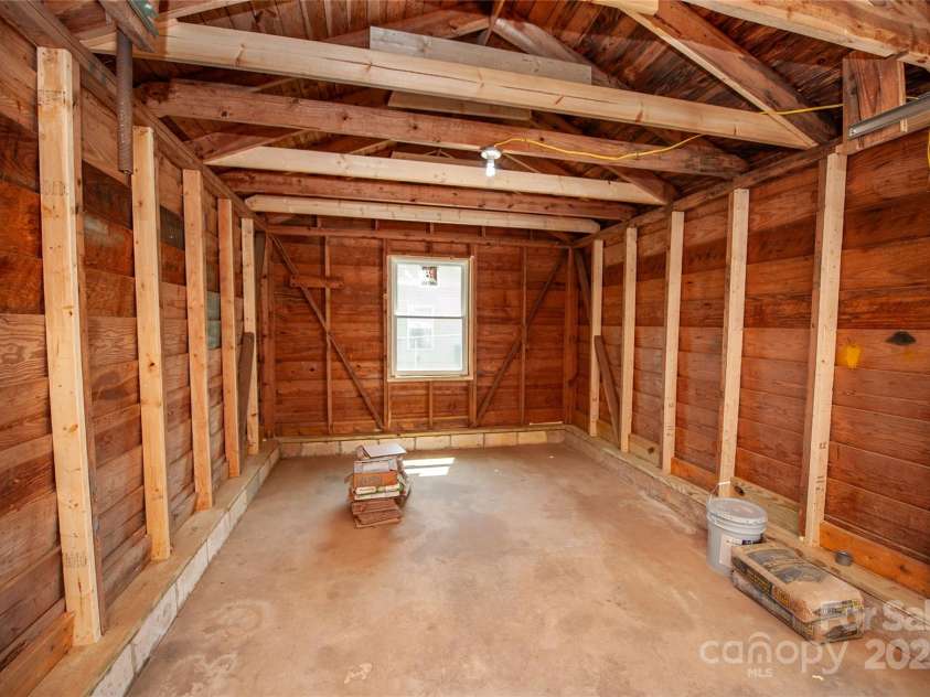 113 Oakleaf Drive, Landrum, SC 29356.  MLS# CAR4281500, YatesRealty ID 34526. 