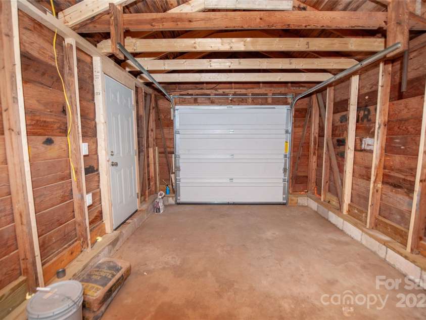 113 Oakleaf Drive, Landrum, SC 29356.  MLS# CAR4281500, YatesRealty ID 34526. 