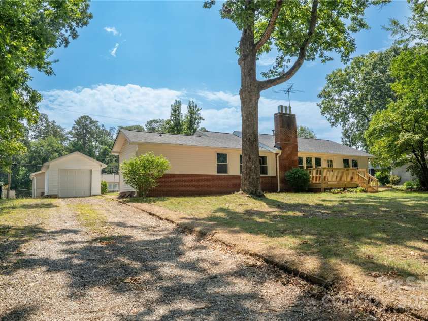 113 Oakleaf Drive, Landrum, SC 29356.  MLS# CAR4281500, YatesRealty ID 34526. 