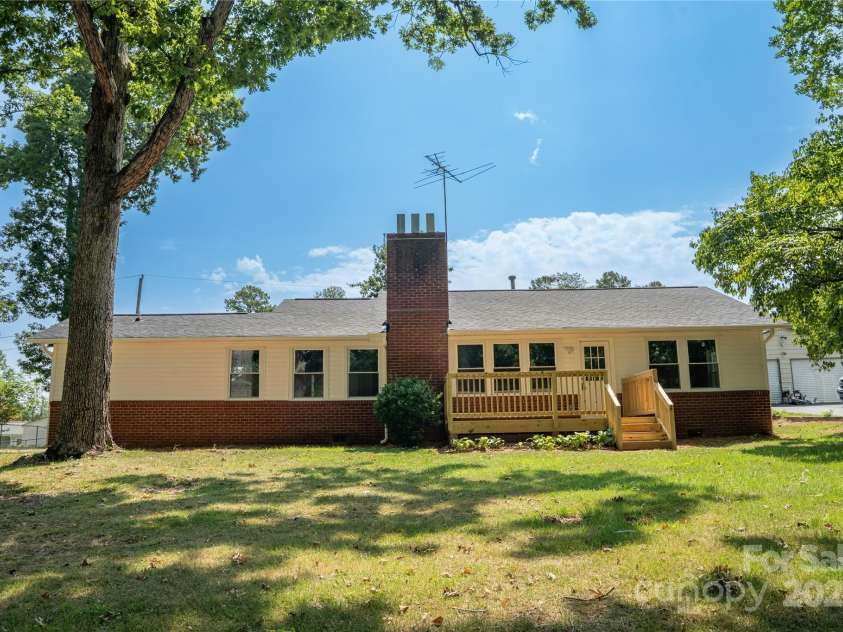 113 Oakleaf Drive, Landrum, SC 29356.  MLS# CAR4281500, YatesRealty ID 34526. 