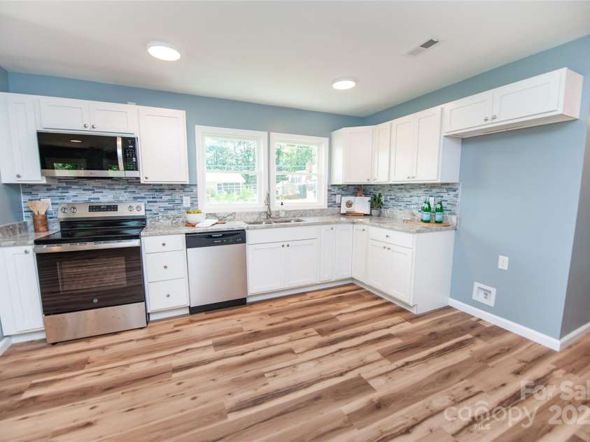 113 Oakleaf Drive, Landrum, SC 29356.  MLS# CAR4281500, YatesRealty ID 34526. 