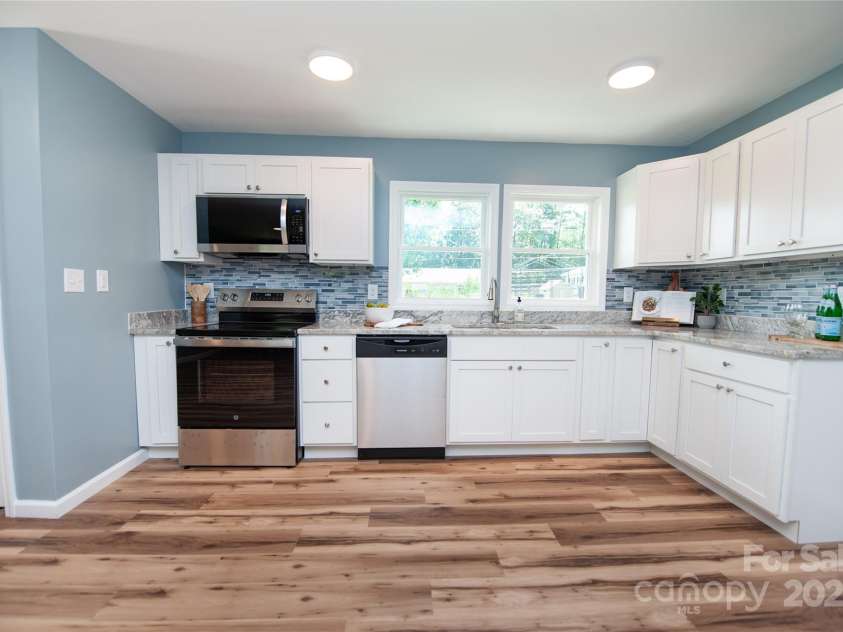 113 Oakleaf Drive, Landrum, SC 29356.  MLS# CAR4281500, YatesRealty ID 34526. 