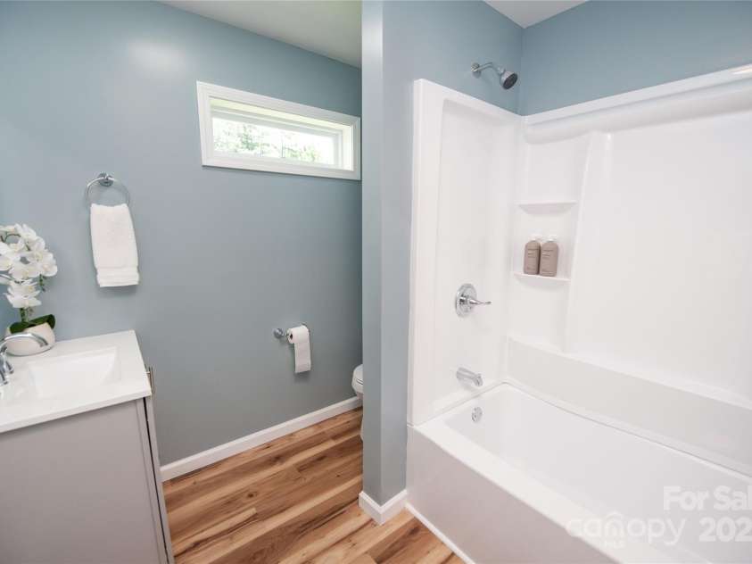 113 Oakleaf Drive, Landrum, SC 29356.  MLS# CAR4281500, YatesRealty ID 34526. 
