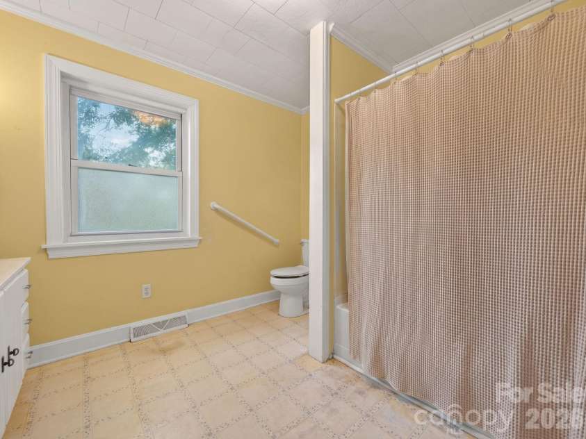 655 Edmiston Road, Mt Ulla, NC 28125.  MLS# CAR4391413, YatesRealty ID 34527. Full Bath