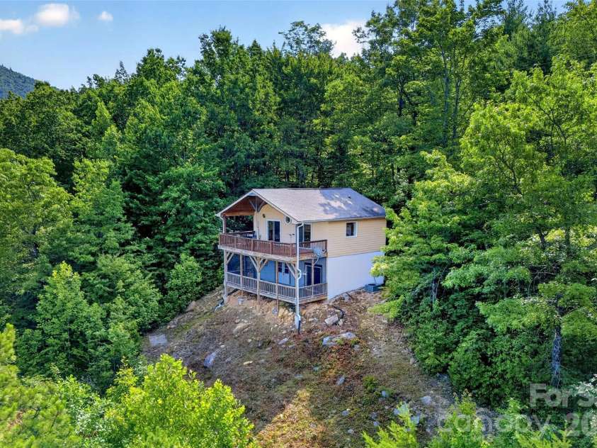 40 Valley View Drive, Marion, NC 28752.  MLS# CAR4398472, YatesRealty ID 34528. 