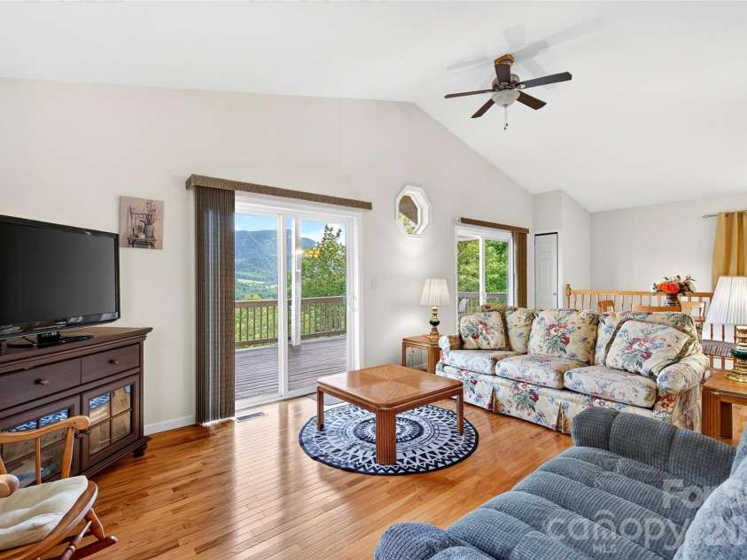 40 Valley View Drive, Marion, NC 28752.  MLS# CAR4398472, YatesRealty ID 34528. 