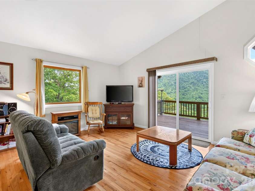 40 Valley View Drive, Marion, NC 28752.  MLS# CAR4398472, YatesRealty ID 34528. 