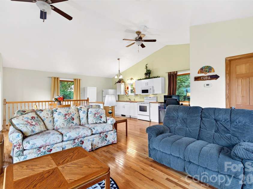 40 Valley View Drive, Marion, NC 28752.  MLS# CAR4398472, YatesRealty ID 34528. 
