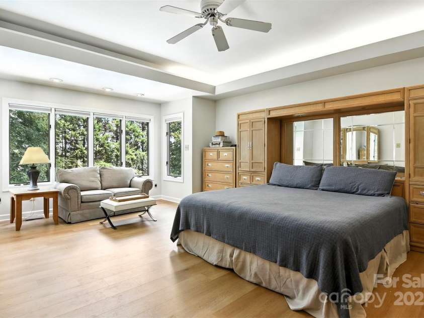 5042 Ridgeland Drive, Hickory, NC 28602.  MLS# CAR4290958, YatesRealty ID 34528. 