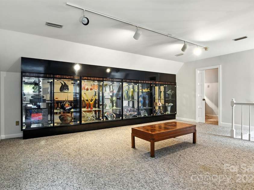 5042 Ridgeland Drive, Hickory, NC 28602.  MLS# CAR4290958, YatesRealty ID 34528. 