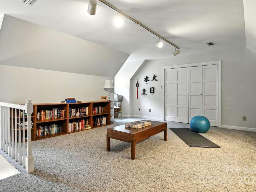 5042 Ridgeland Drive, Hickory, NC 28602.  MLS# CAR4290958, YatesRealty ID 34528. 