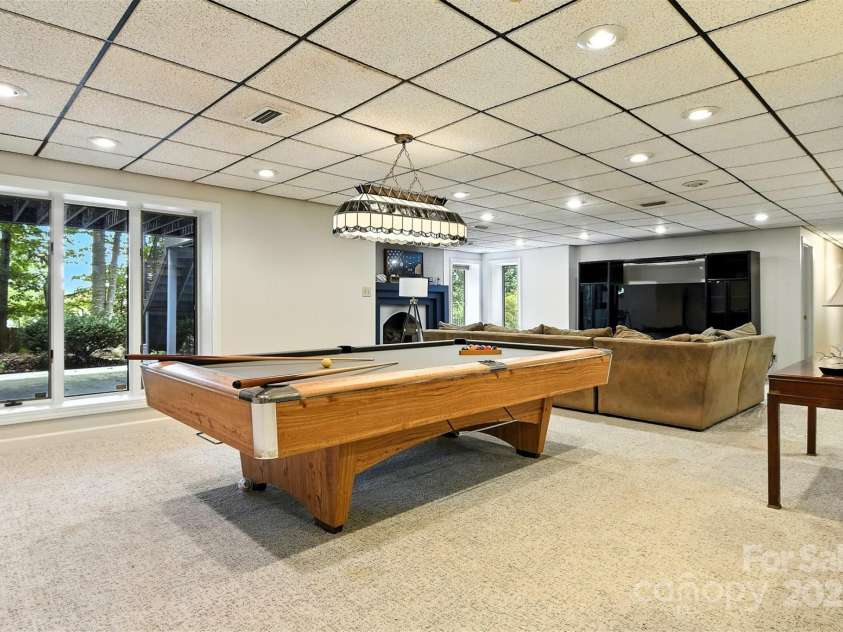 5042 Ridgeland Drive, Hickory, NC 28602.  MLS# CAR4290958, YatesRealty ID 34528. 