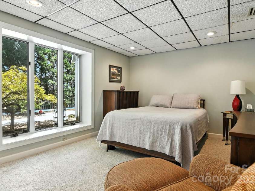 5042 Ridgeland Drive, Hickory, NC 28602.  MLS# CAR4290958, YatesRealty ID 34528. 