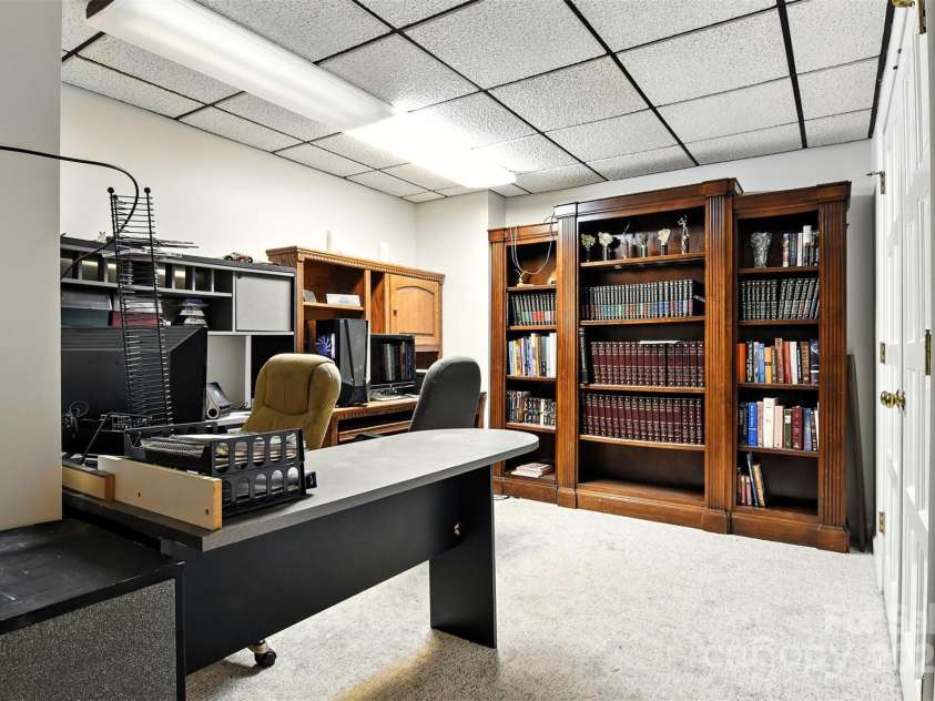 5042 Ridgeland Drive, Hickory, NC 28602.  MLS# CAR4290958, YatesRealty ID 34528. 